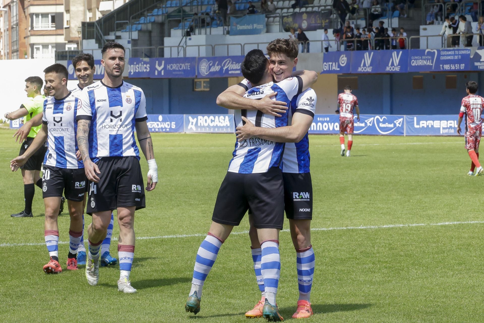 Las mejores fotos del Real Avilés 3-0 Guijuelo: así se vivió el partido en el Suárez Puerta