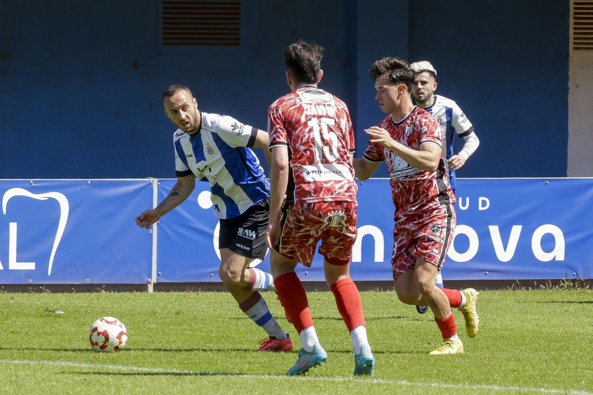 Las mejores fotos del Real Avilés 3-0 Guijuelo: así se vivió el partido en el Suárez Puerta