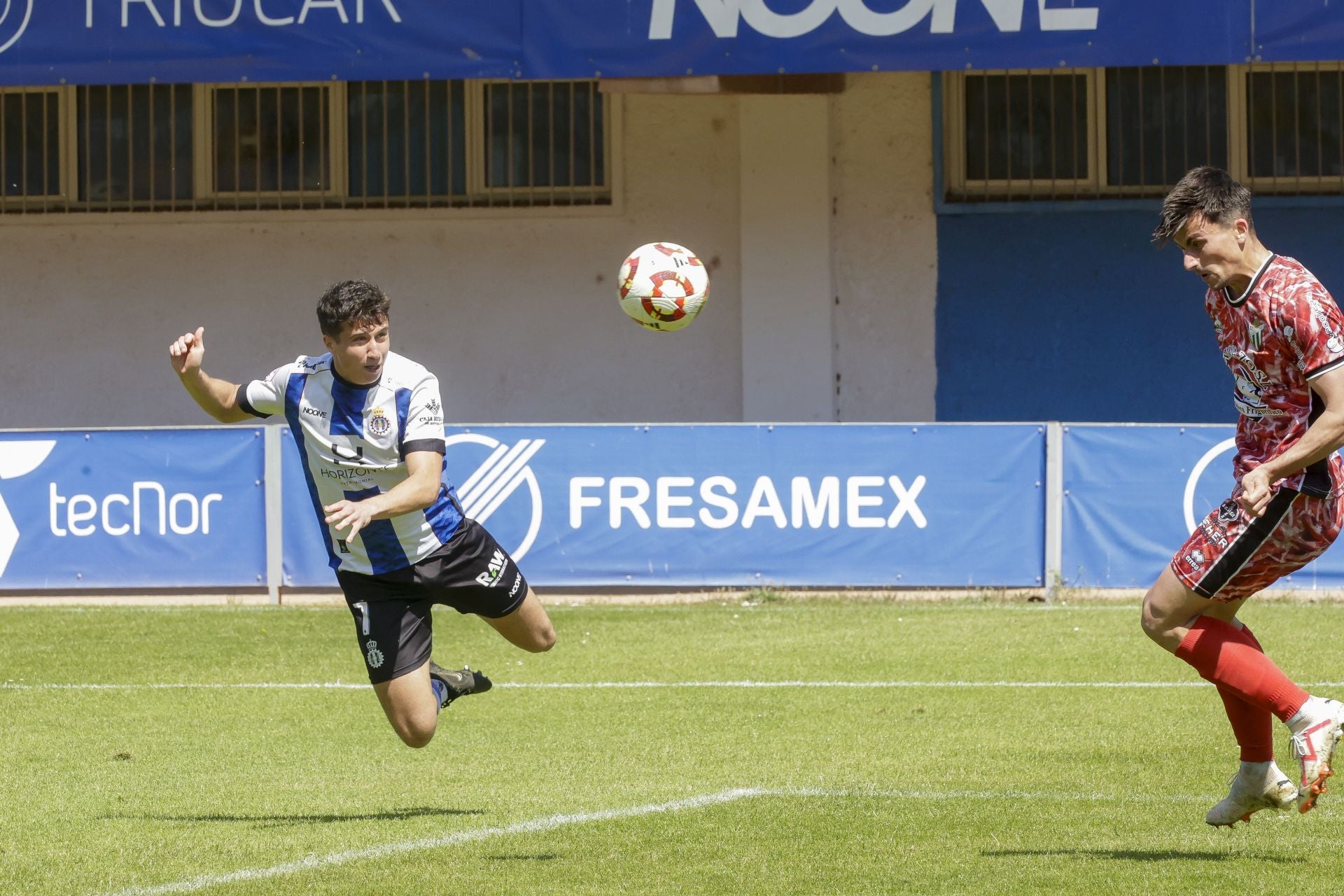 Las mejores fotos del Real Avilés 3-0 Guijuelo: así se vivió el partido en el Suárez Puerta