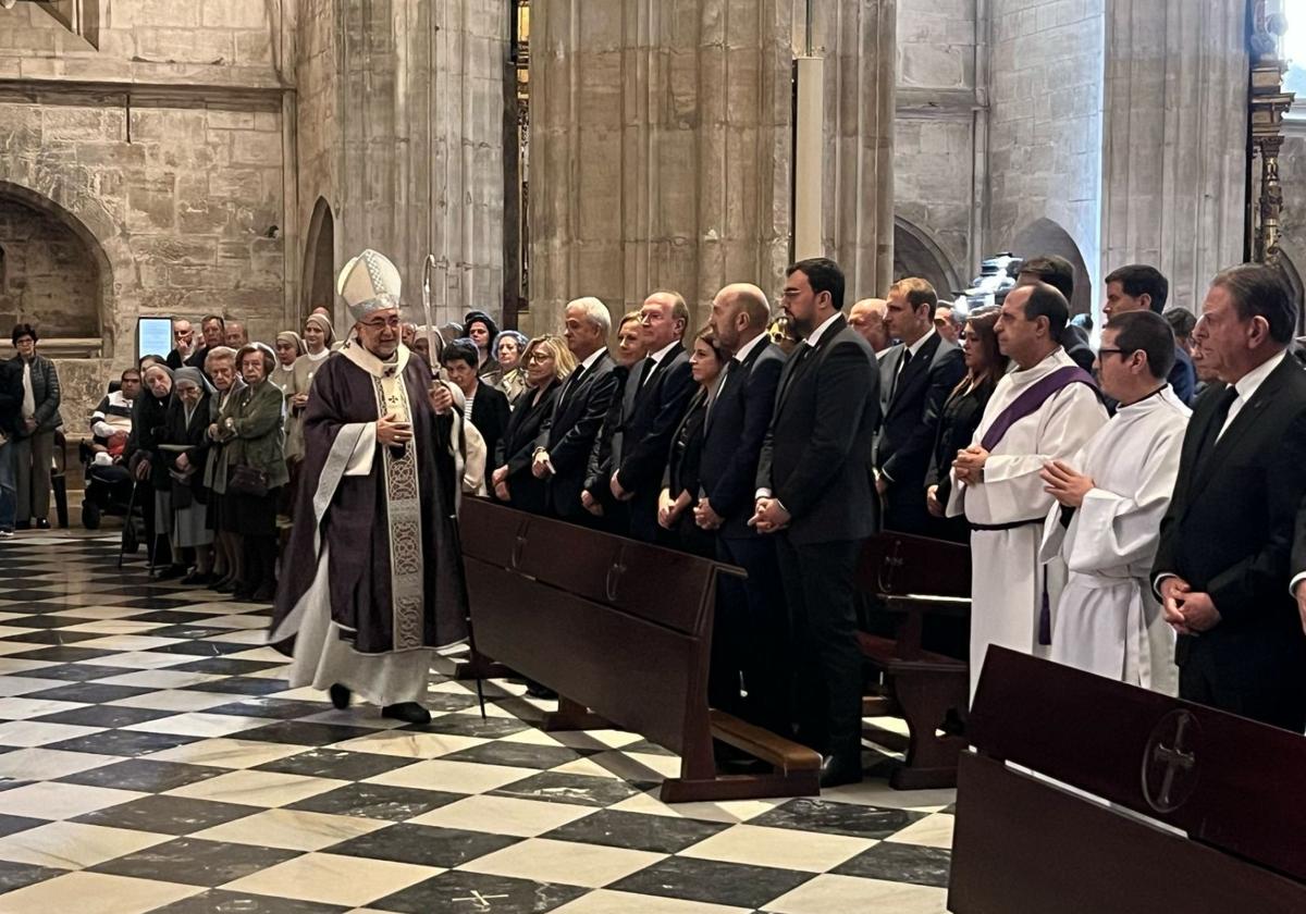 En directo: el arzobispo preside en la Catedral de Oviedo la ceremonia de despedida al Papa Francisco