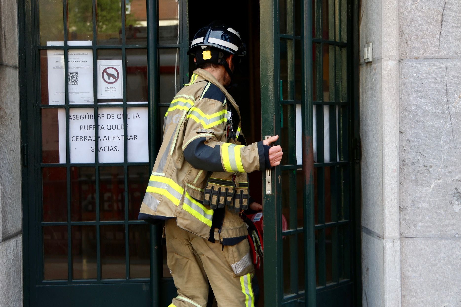 Alarma en el Instituto Jovellanos, en Gijón, al desalojar a los alumnos por unas grietas