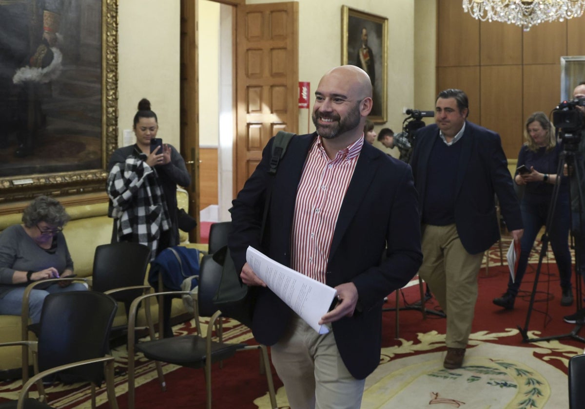 «Solo cabe cumplir con el contrato y que el Puerto ceda la franja litoral de Naval Gijón», dice el Ayuntamiento