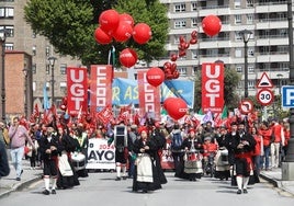 Manifestantes durante la concentración celebrada el pasado año en Langreo por el Primero de Mayo.