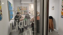 La galería de arte Espacio Líquido acogió la última cena 'klandestina' celebrada en Gijón.