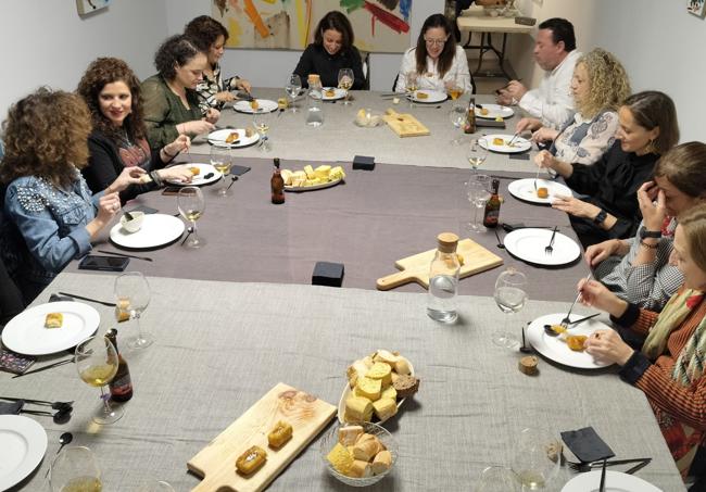 Asistentes a la cena 'klandestina' en Gijón.