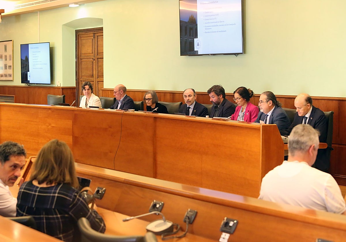 Consejo de Gobierno celebrado hoy en la Universidad de Oviedo.