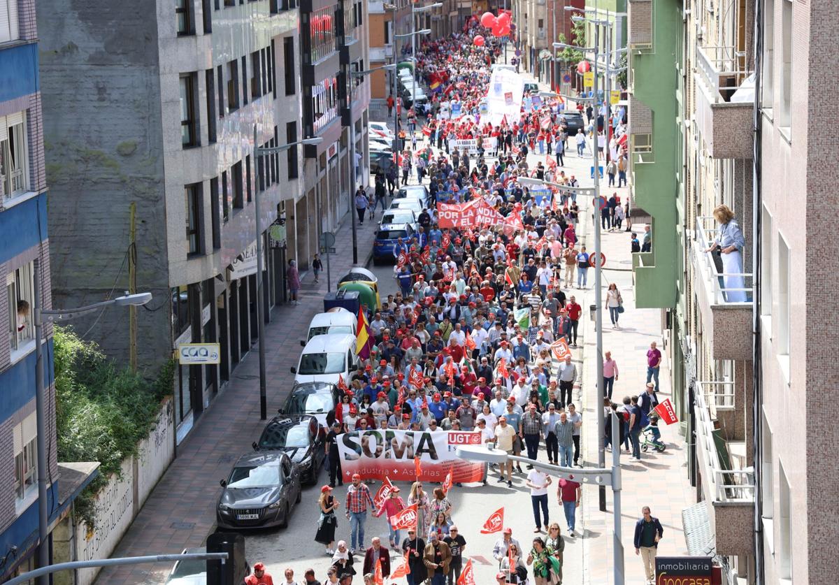 La manifestación del Primero de Mayo recorrió las principales calles de Mieres.