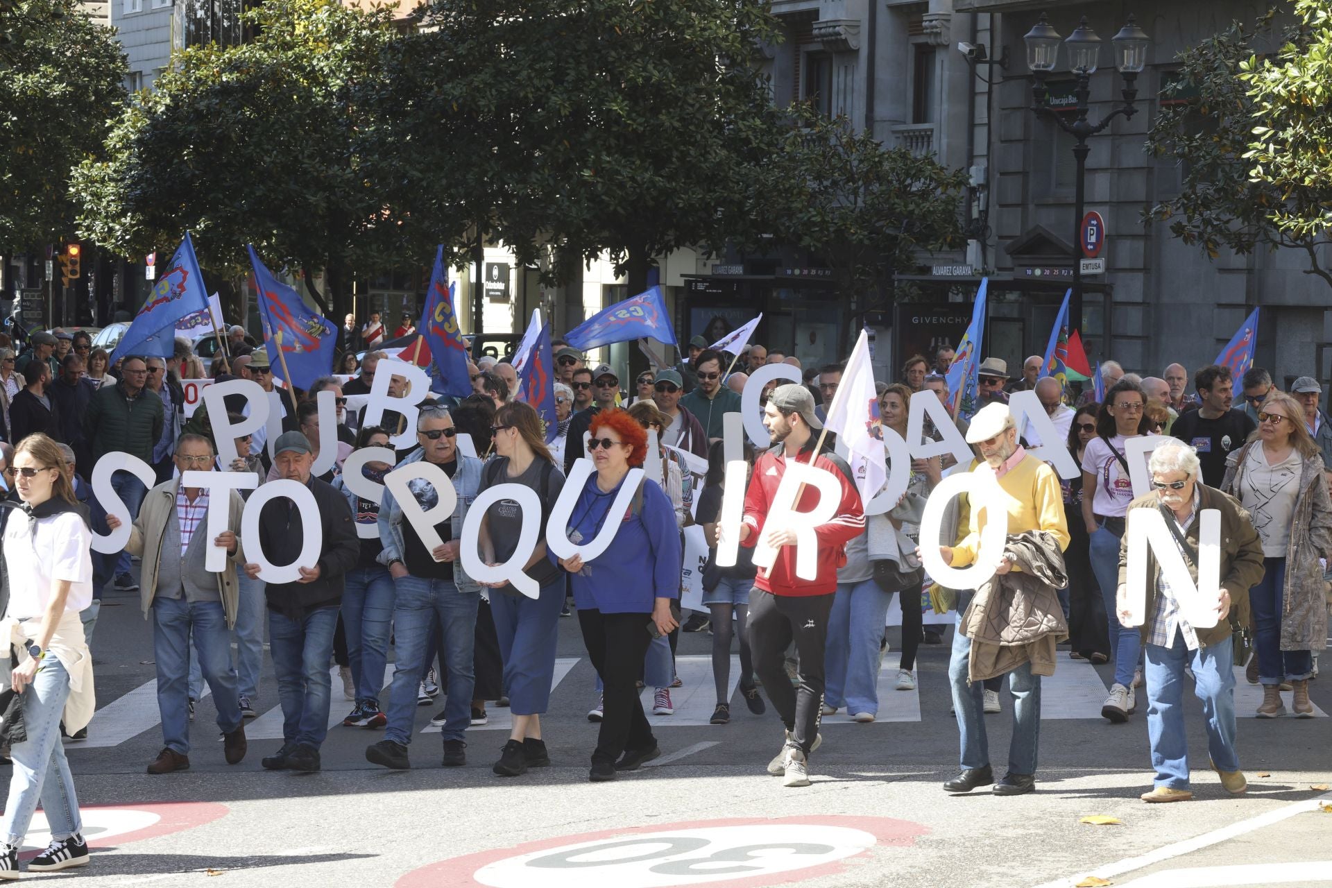 La manifestación de los sindicatos minoritarios el Día del Trabajo en Gijón, en imágenes