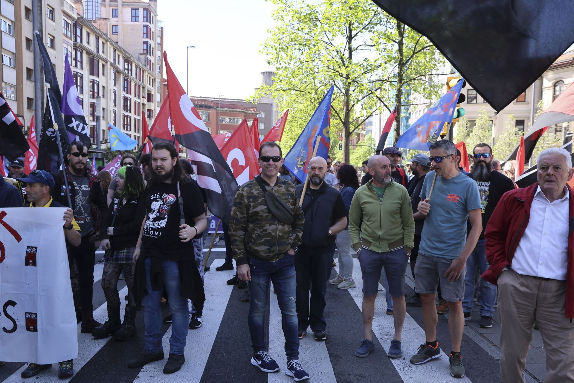 La manifestación de los sindicatos minoritarios el Día del Trabajo en Gijón, en imágenes