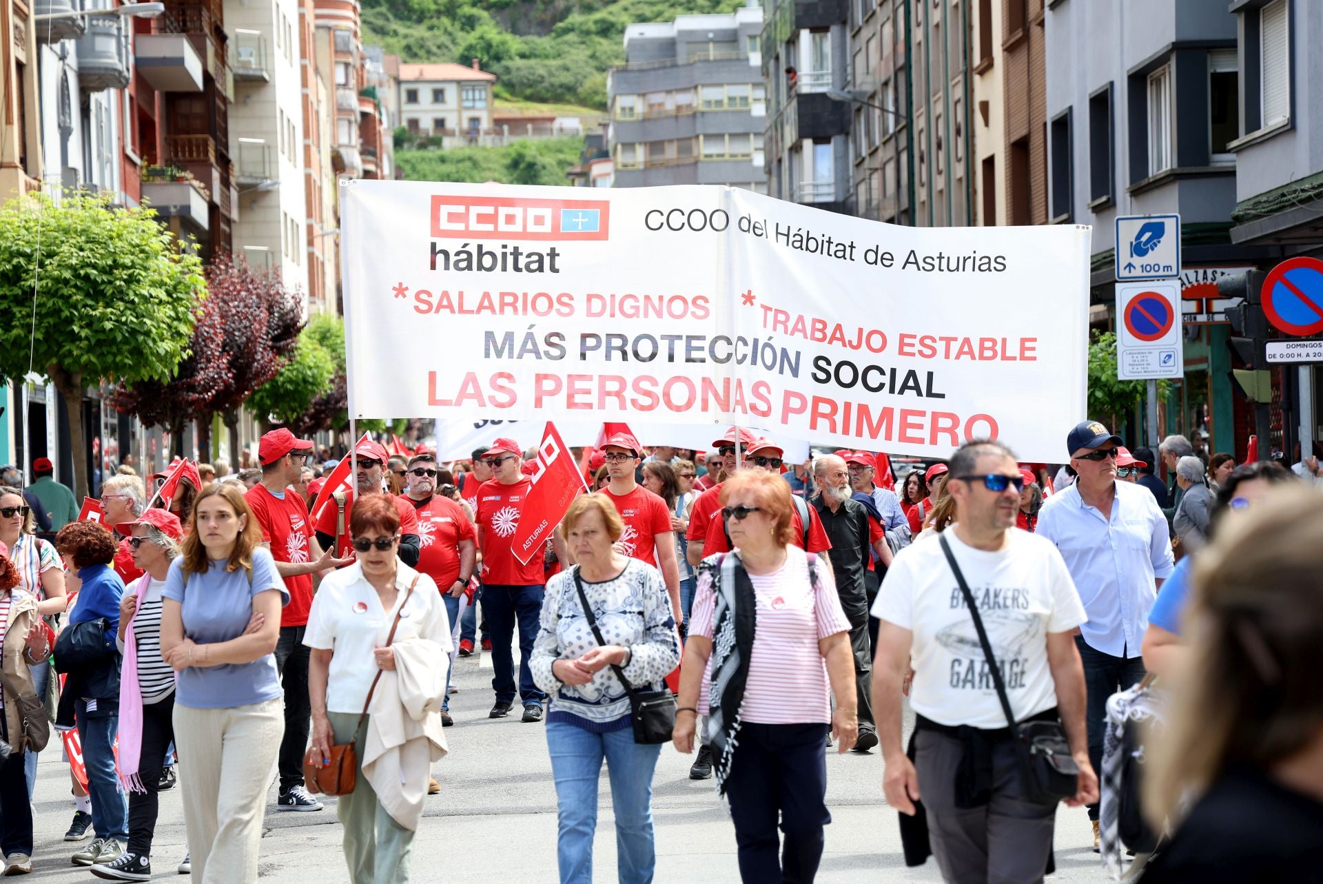 Mieres acoge una multitudinaria manifestación por el Primero de Mayo
