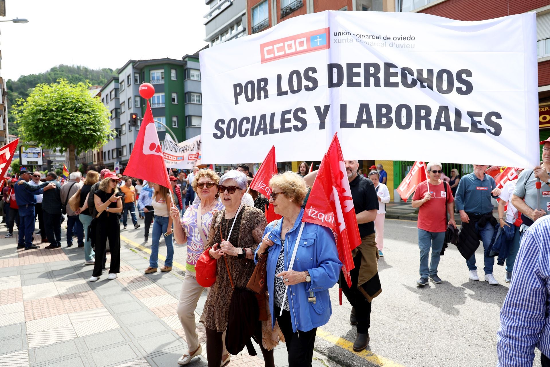 Mieres acoge una multitudinaria manifestación por el Primero de Mayo