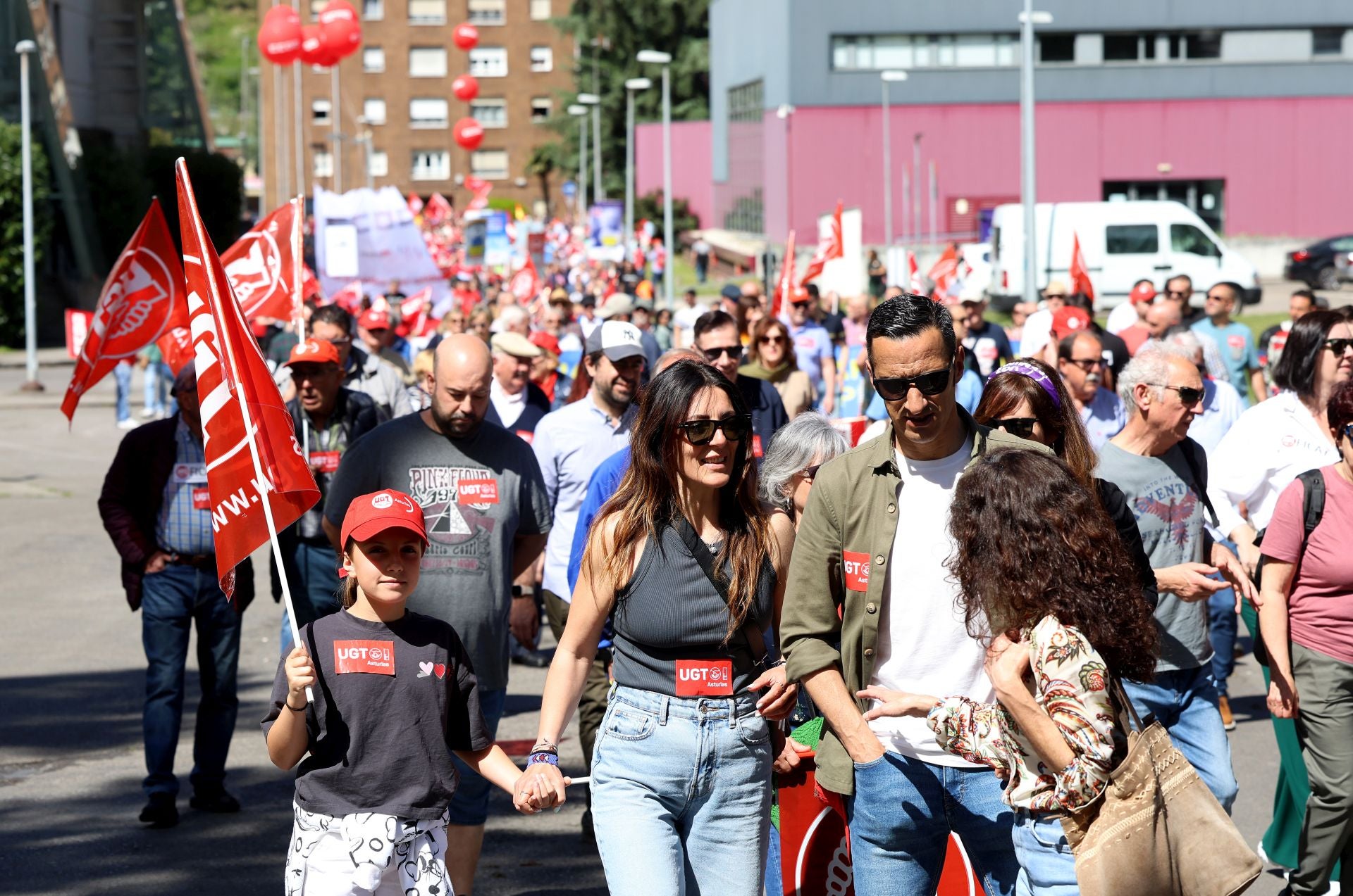 Mieres acoge una multitudinaria manifestación por el Primero de Mayo