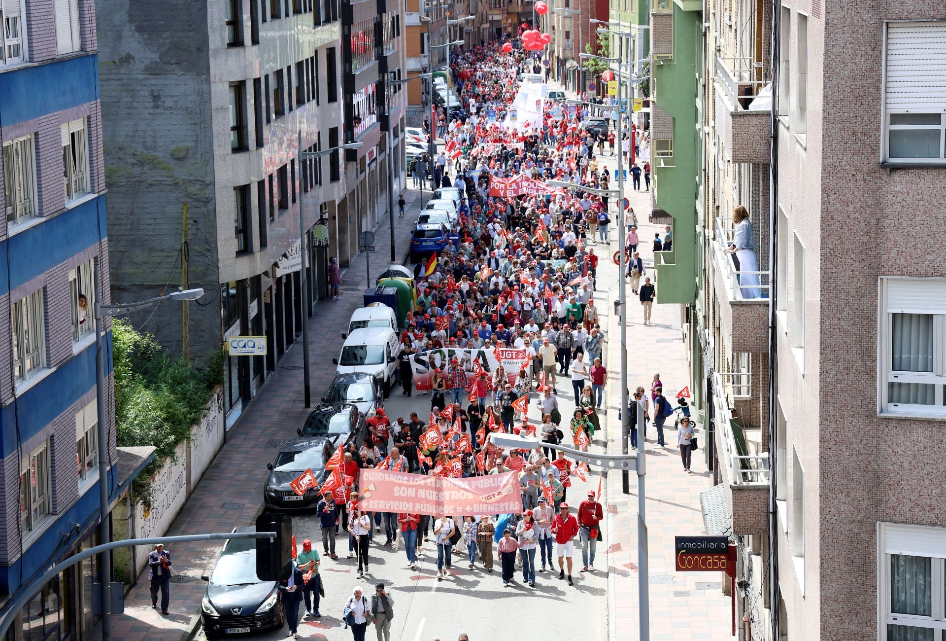 Mieres acoge una multitudinaria manifestación por el Primero de Mayo