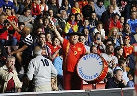 Manolo el del Bombo, en el partido de España contra Islas Feroe en 2019.
