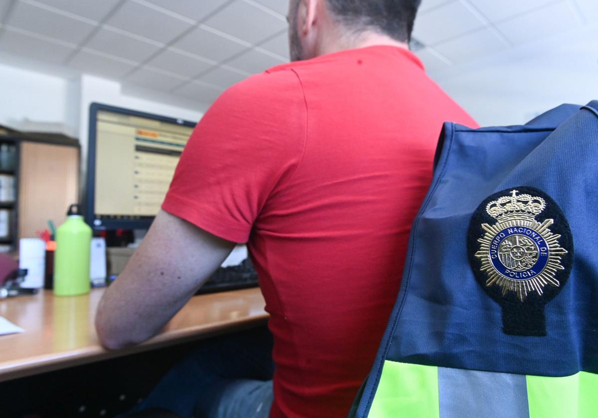 Se hacía pasar por una joven para recibir fotos íntimas de menores y después las amenazaba: detenido en Gijón un hombre de 44 años
