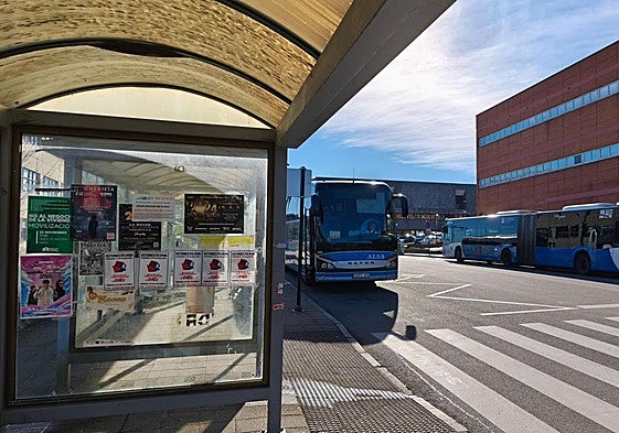 La actual parada en la calle Valentín Andrés Álvarez.