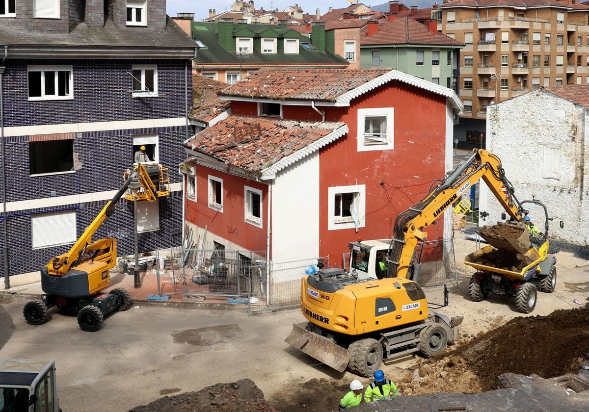 Mieres movilizó 175.000 euros para afrontar la crisis de la explosión de gas en La Villa