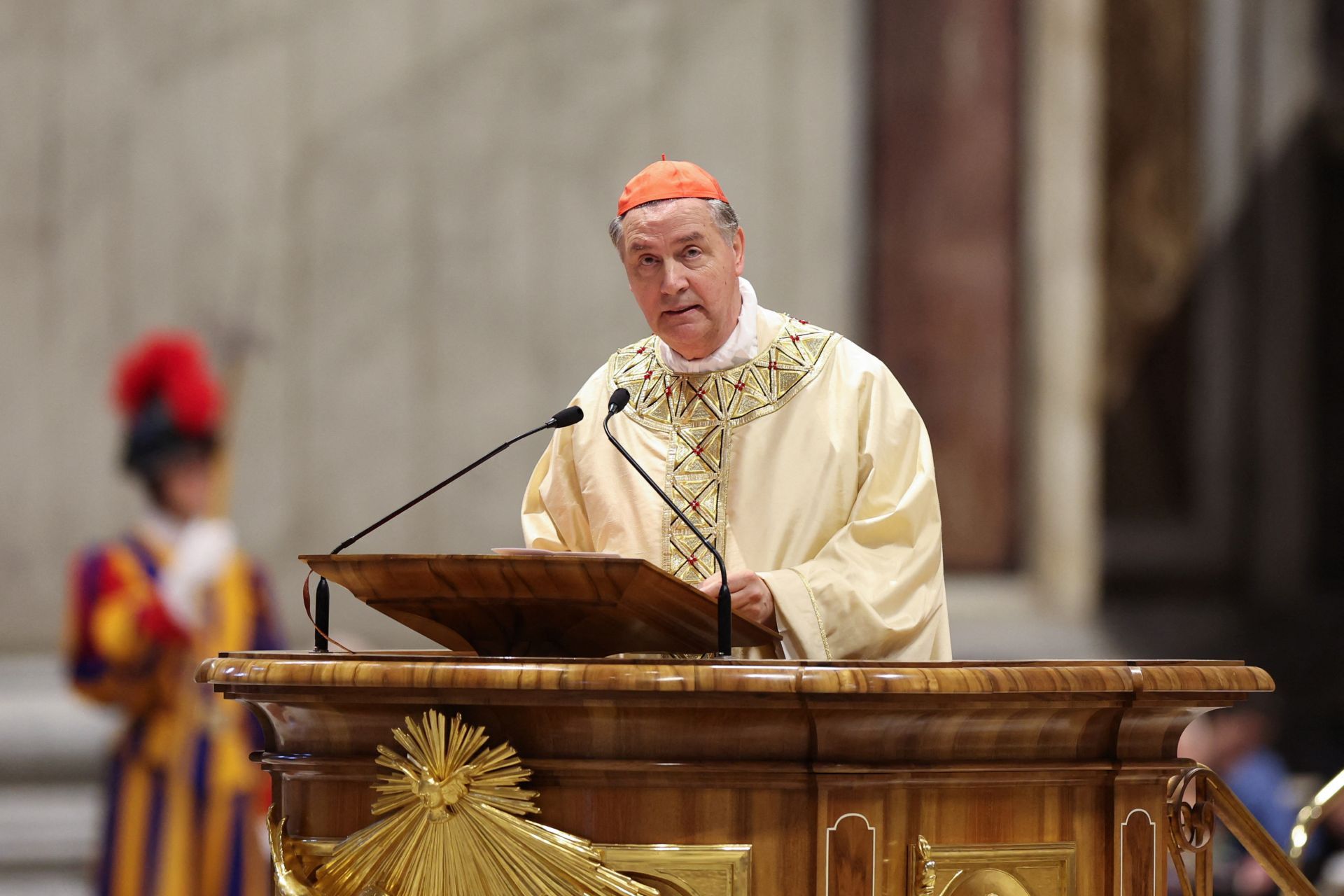 Fotos: El cardenal luanquín Ángel Fernández Artime oficia la misa novencial en el Vaticano