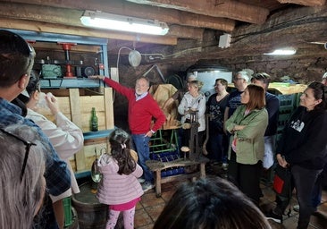 Cabranes enseña el origen de la sidra asturiana con sus llagareros