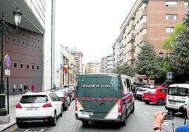 El coche de la Guardia Civil que trasladó al matrimonio a los Juzgados