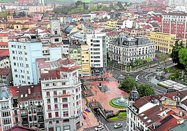 Vista aérea de la plaza de la Escandalera, con El Antiguo al fondo.