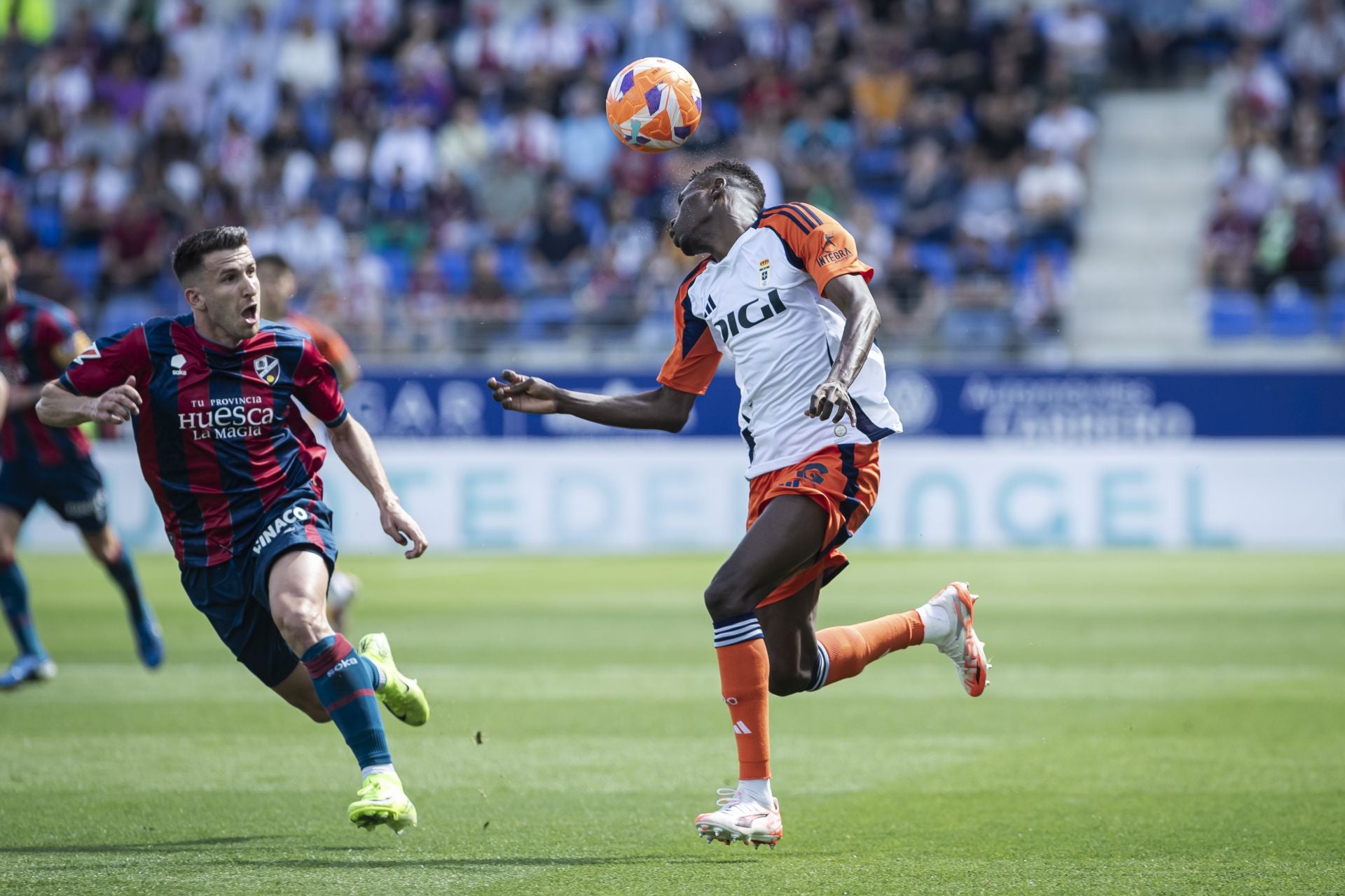 Fotos: Las jugadas del Huesca - Real Oviedo