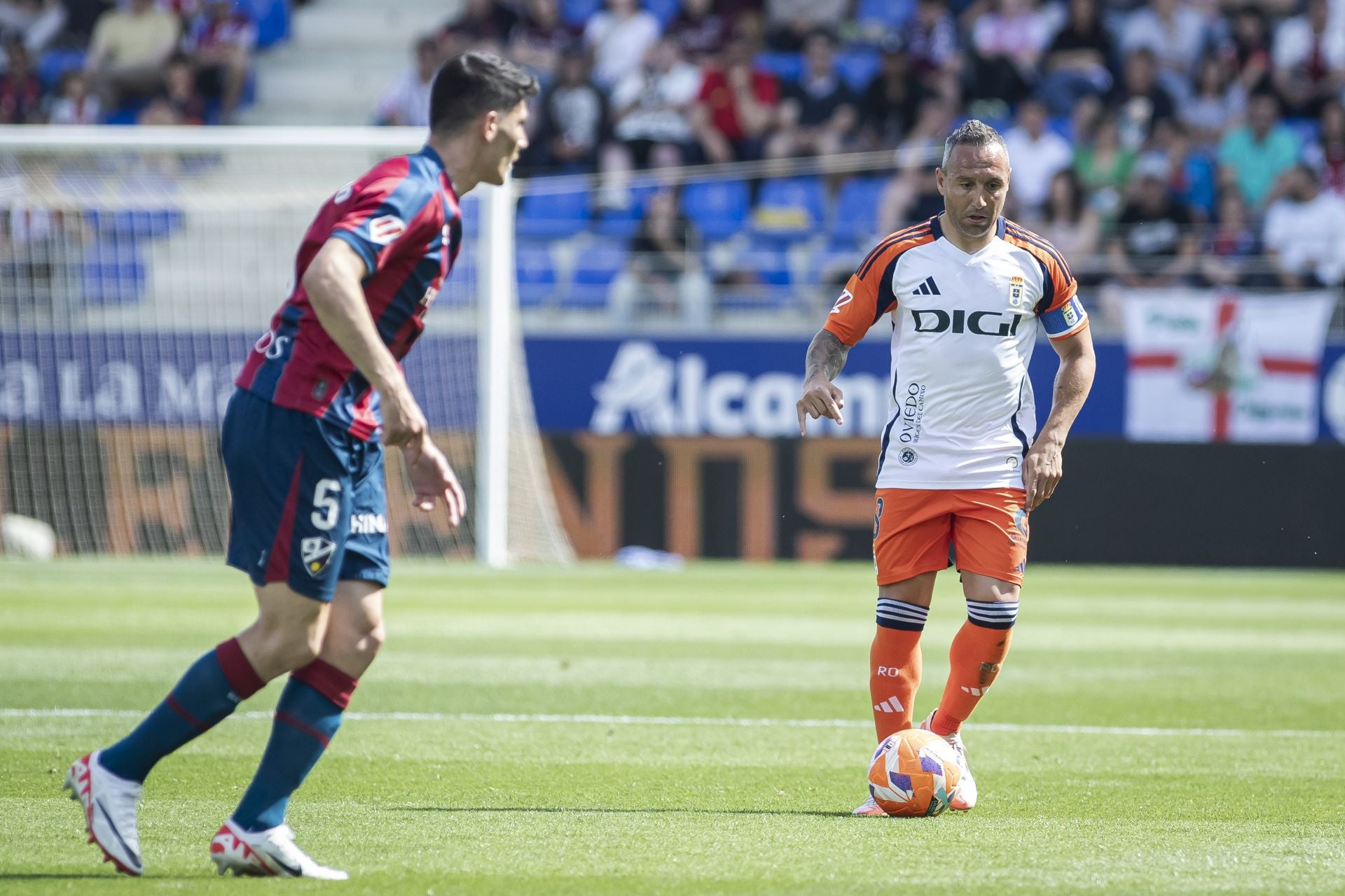 Fotos: Las jugadas del Huesca - Real Oviedo