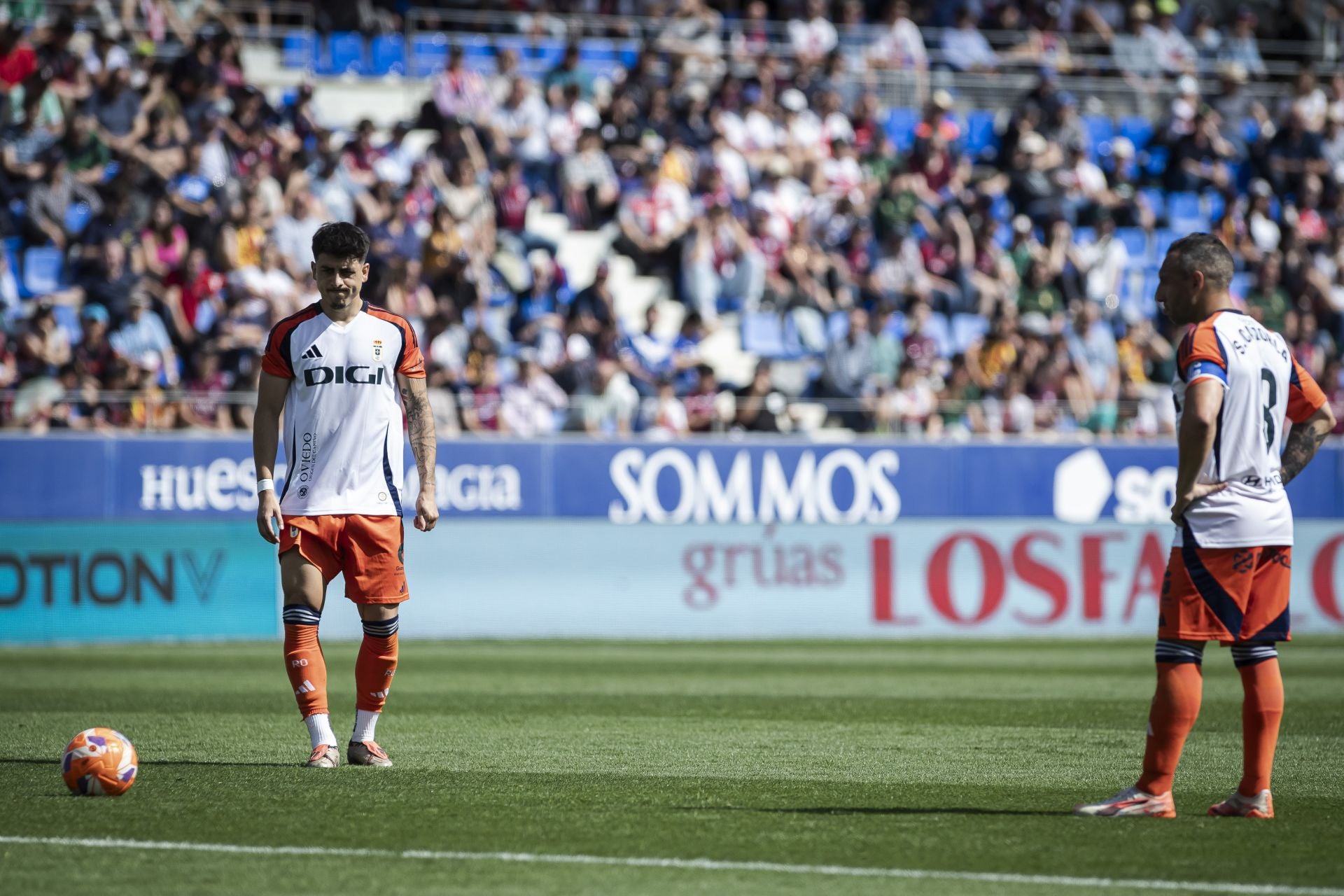 Fotos: Las jugadas del Huesca - Real Oviedo