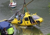 Así fue el rescate del helicóptero en el embalse de Tanes: más de seis horas para sacarlo a la superficie