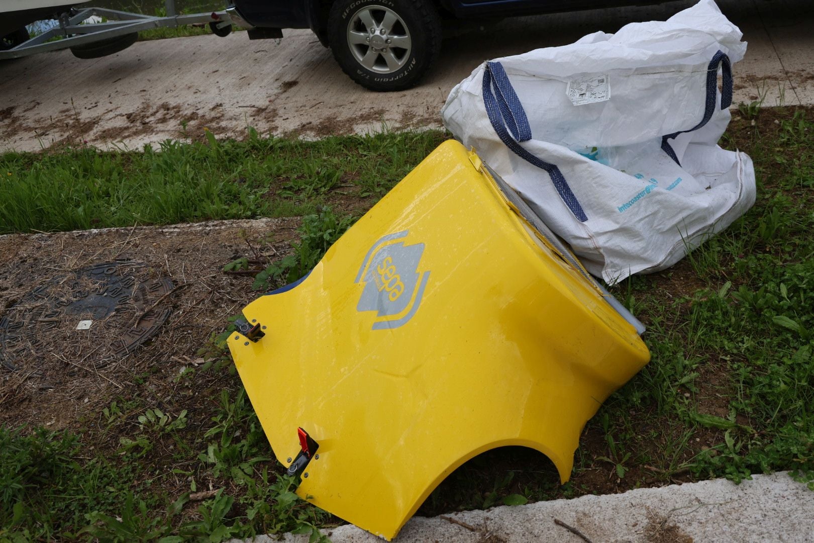 Localizan el helicóptero que se cayó al embalse de Tanes: está boca abajo a 10 metros de profundidad