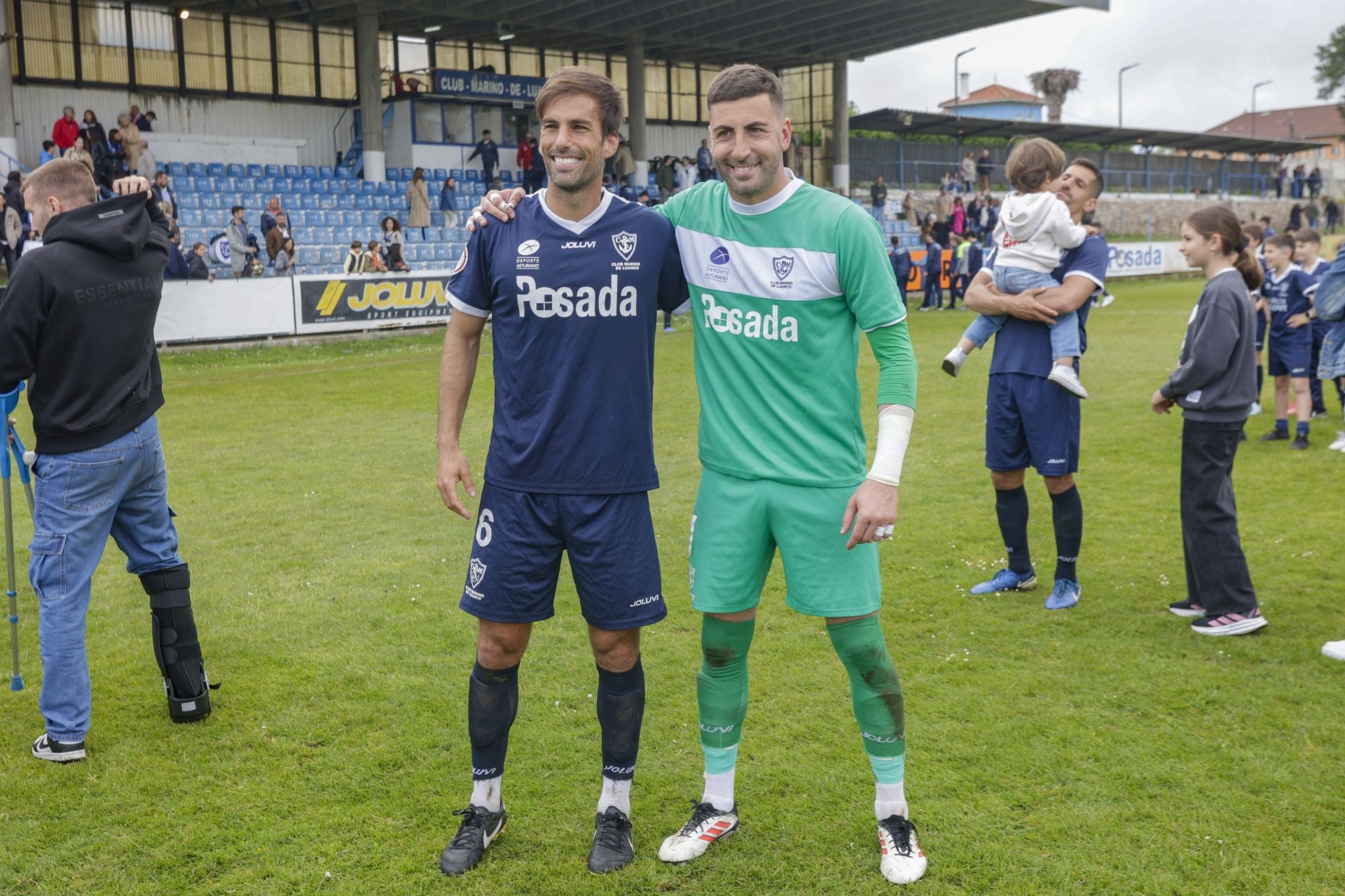 El Marino de Luanco celebra su permanencia en Segunda RFEF