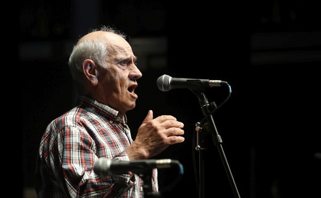 El primer cantante de esta edición, el allerano Ángel Fernández Morán.
