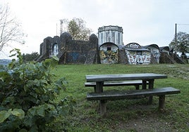Actual depósito de agua de Pola de Siero, obra de Ildefonso Sánchez del Río.