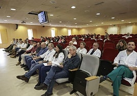 Asistentes al I Encuentro Ciencias de la Salud-Ingeniería celebrado esta mañana en el Hospital Universitario de Cabueñes.