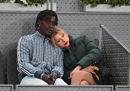 José Mendes Vieira y Najwa Nimri, acaramelados en el palco del torneo de tenis.