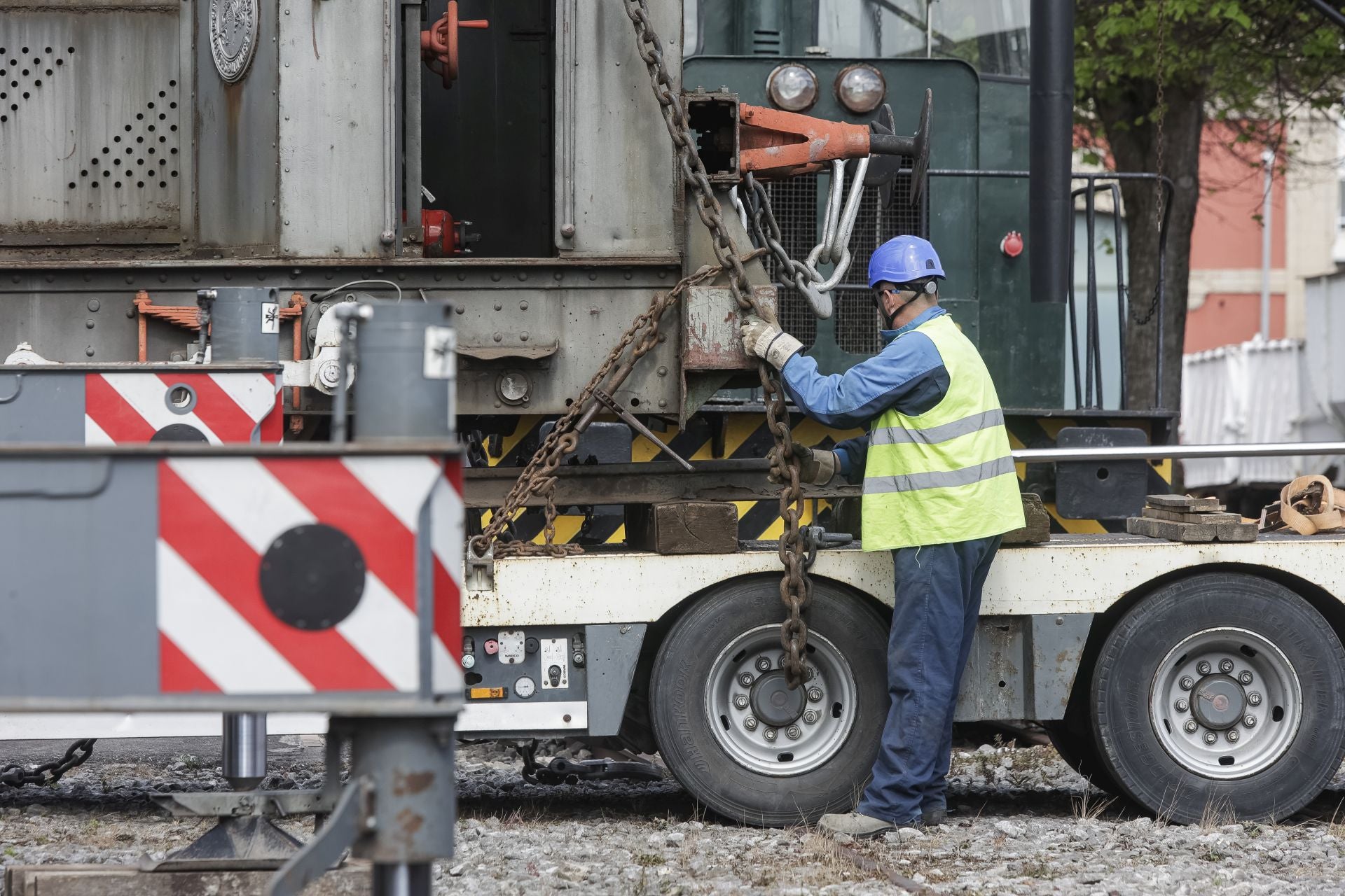 La única locomotora fabricada en Gijón que se conserva ha vuelto a casa