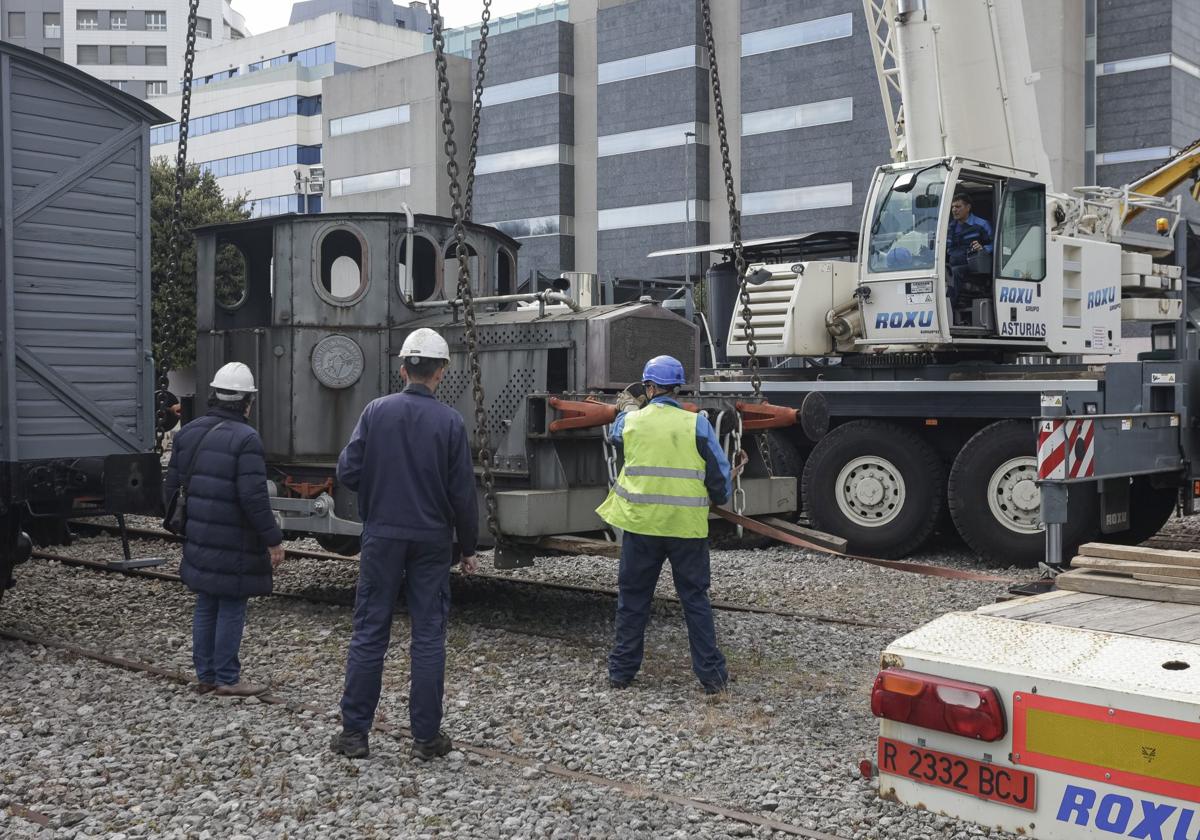 La única locomotora fabricada en Gijón que se conserva ha vuelto a casa