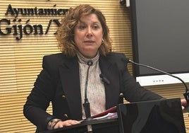 La edil socialista Carmen Eva Pérez, este martes, en la sala de prensa del Ayuntamiento de Gijón.