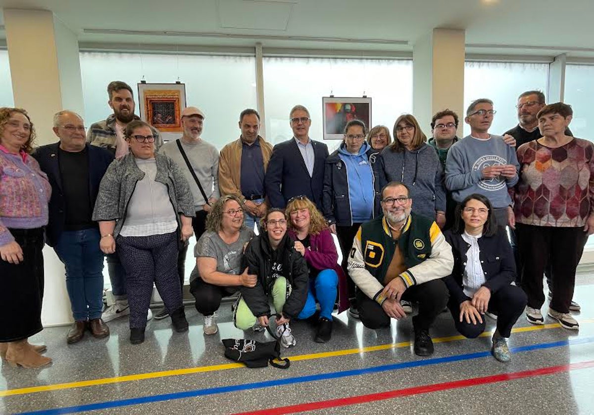 Usuarios del CAI de Pando narran lo que ven en las fotografías de Asemeyando