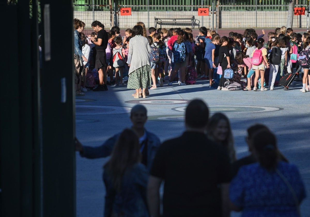 Los sindicatos exigen mantener la jornada reducida en los colegios asturianos