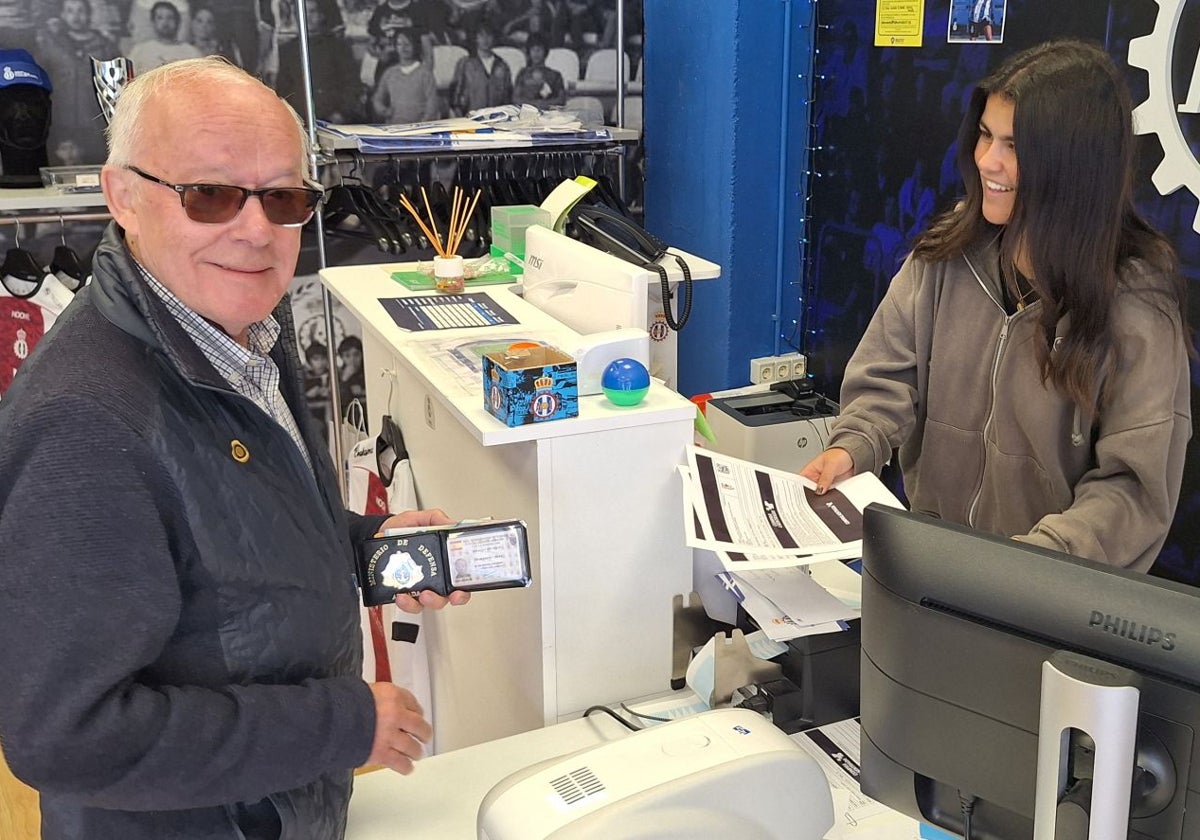 Así se las ingenia la afición del Real Avilés para acompañar a su equipo en Lebrija