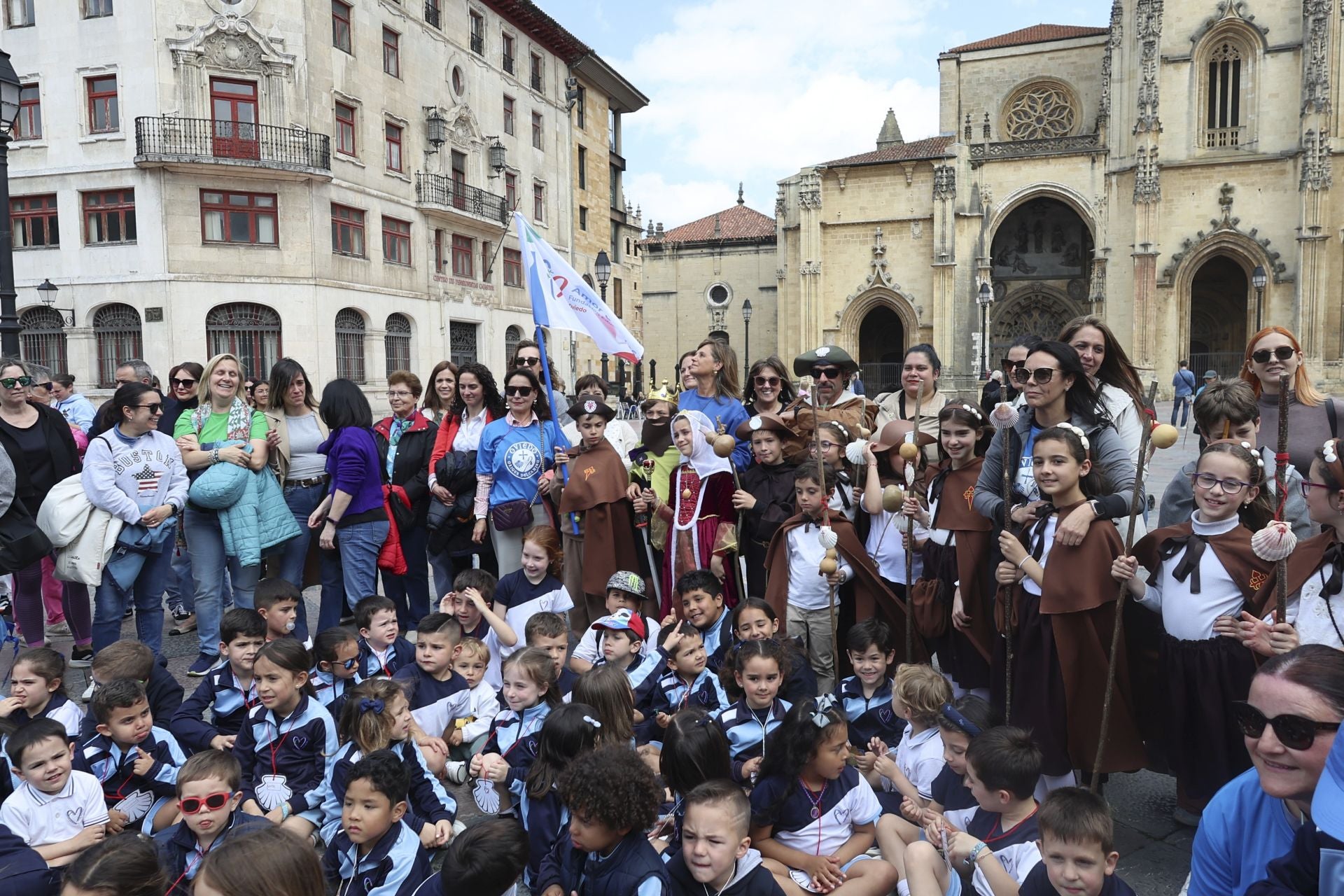 Fotos: Los alumnos del colegio Amor de Dios, de peregrinos del Camino de Santiago