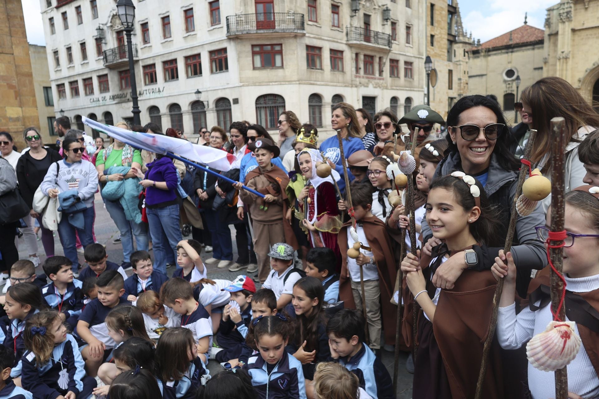 Fotos: Los alumnos del colegio Amor de Dios, de peregrinos del Camino de Santiago