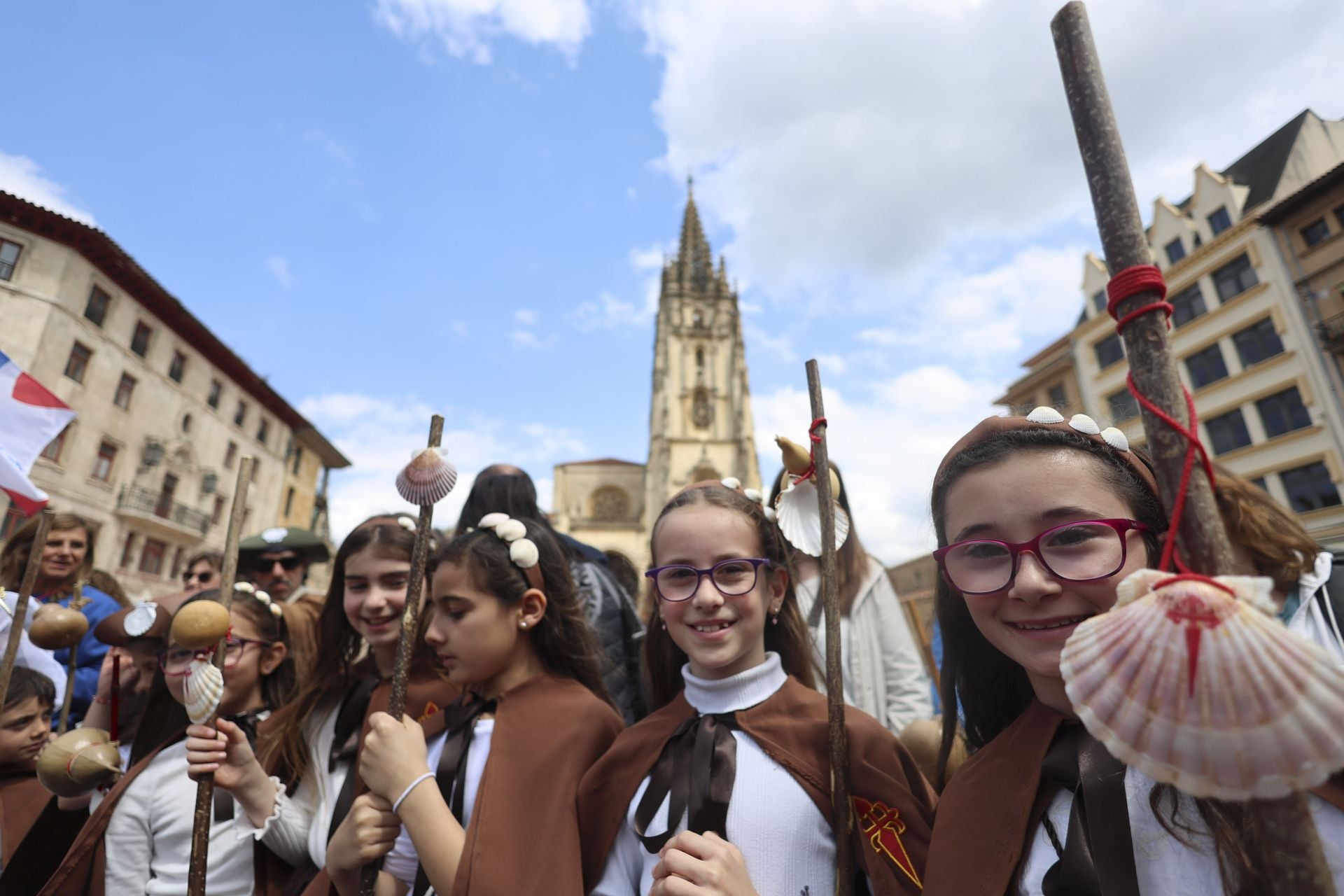 Fotos: Los alumnos del colegio Amor de Dios, de peregrinos del Camino de Santiago