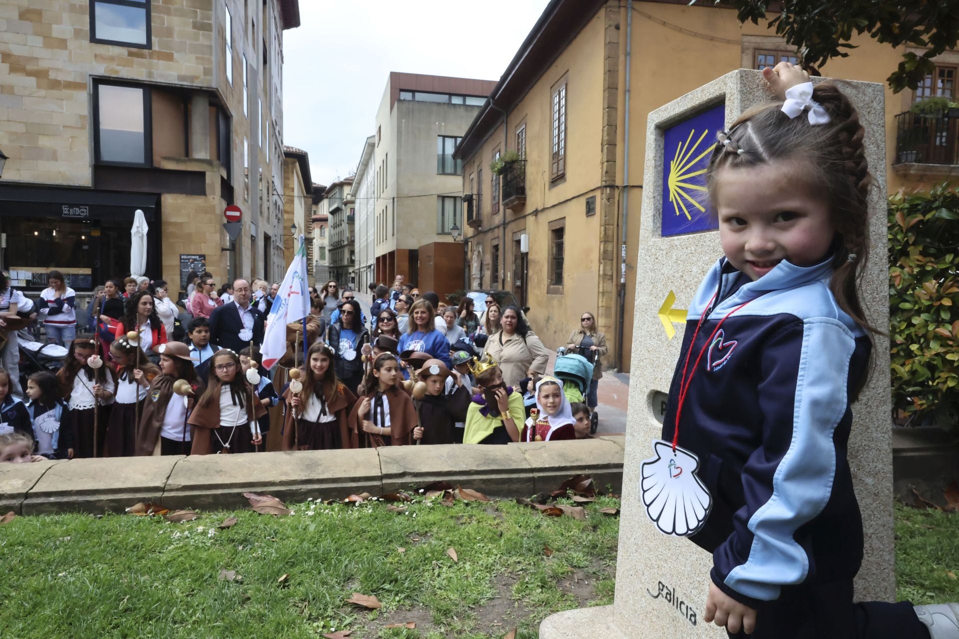 Fotos: Los alumnos del colegio Amor de Dios, de peregrinos del Camino de Santiago