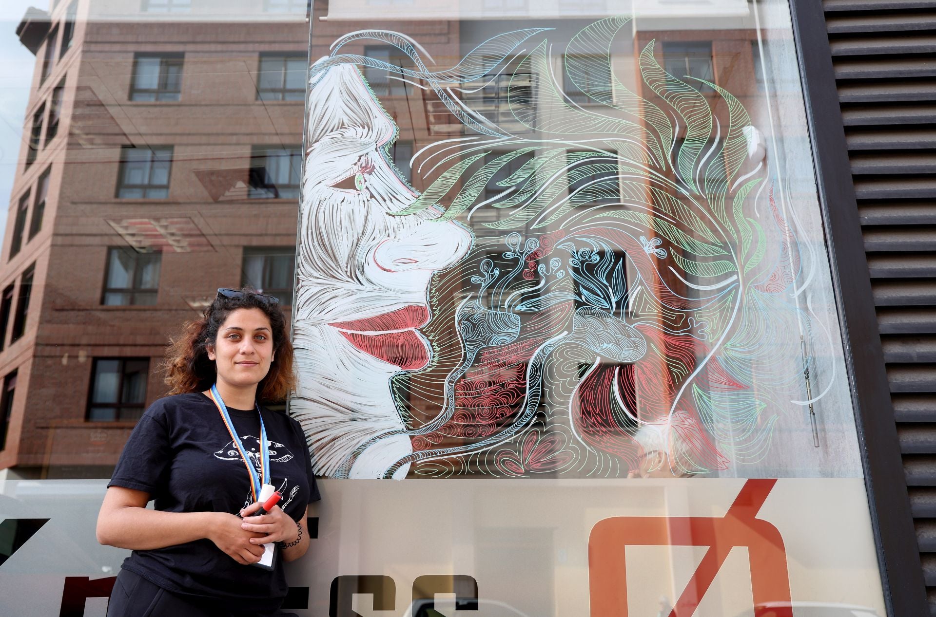 Ventanielles tira de creatividad y mucho arte para decorar sus escaparates