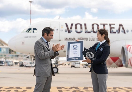 La compañía celebra la efeméride con un acto en Olbia, en cuyo aeropuerto es, como en el aeropuerto asturiano, líder en destinos