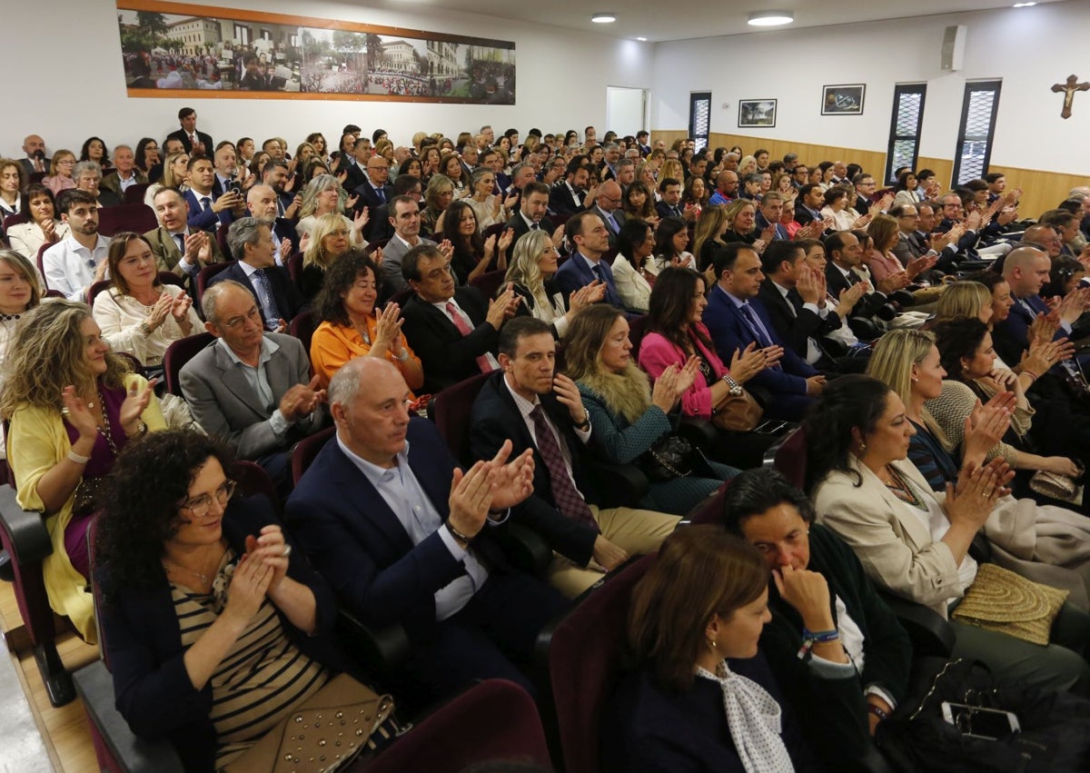 Imagen secundaria 1 - Colegio La Asunción de Gijón: 82 alumnos graduados