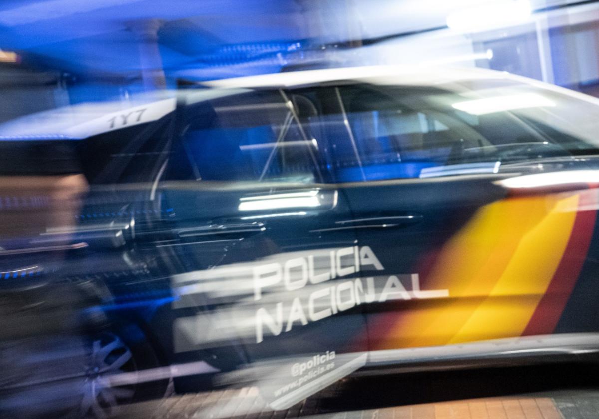 Detienen a dos menores por un robo en la estación de tren de Sama con golpes, gritos y amenazas