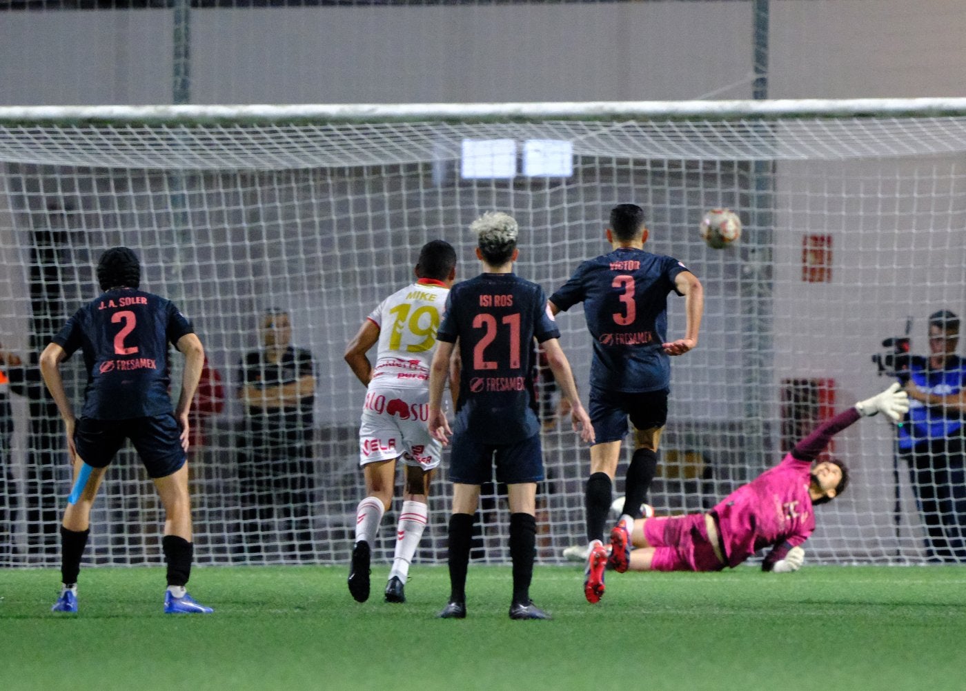 Álvaro Fernández realizó una soberbia parada en el penalti lanzado por Guille para el Antoniano en el tiempo añadido.